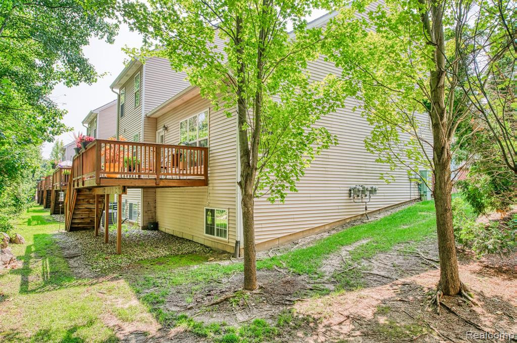 6729 CORTLAND Avenue, Brighton, MI 48114 — Photo 28