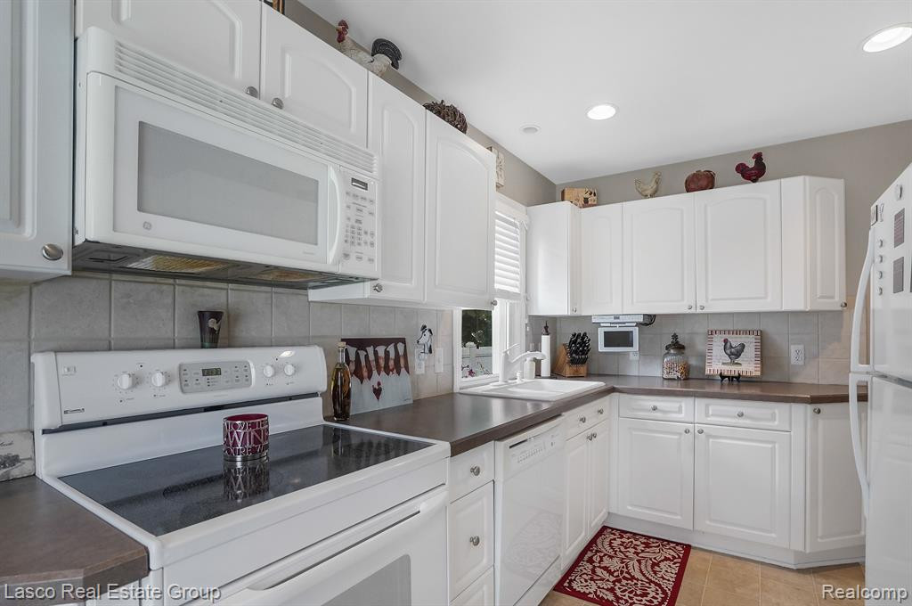 715 N Blair Avenue, Royal Oak, MI 48067 — Photo 8