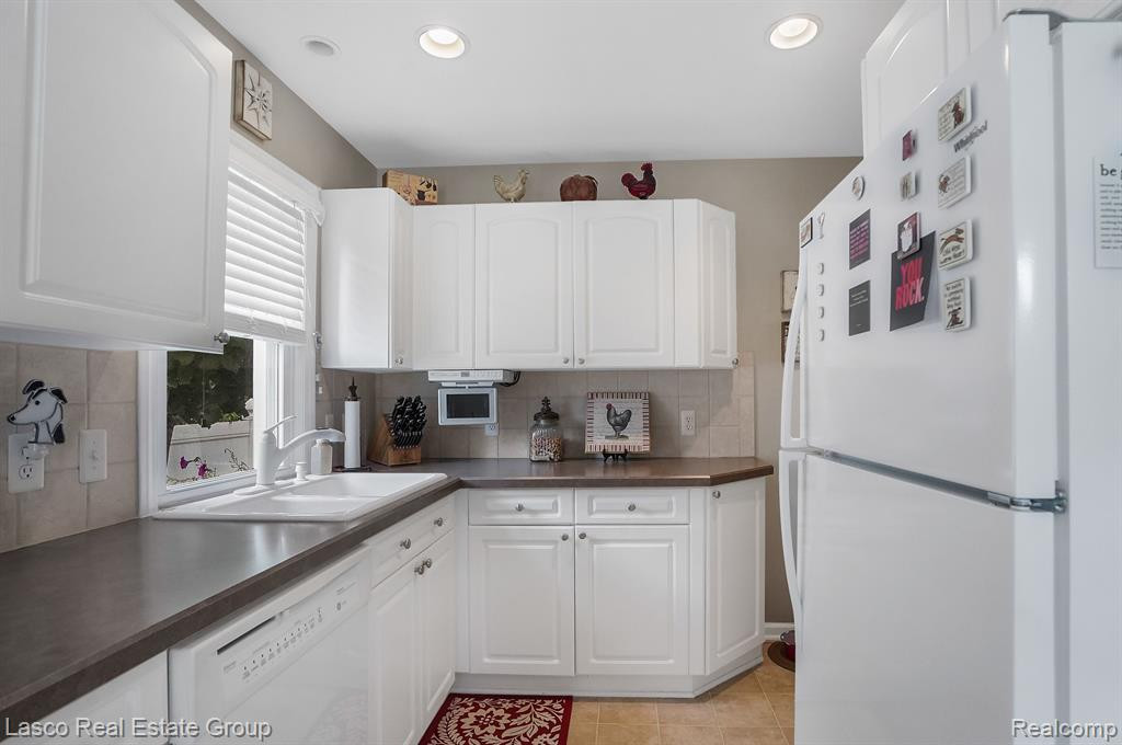 715 N Blair Avenue, Royal Oak, MI 48067 — Photo 9