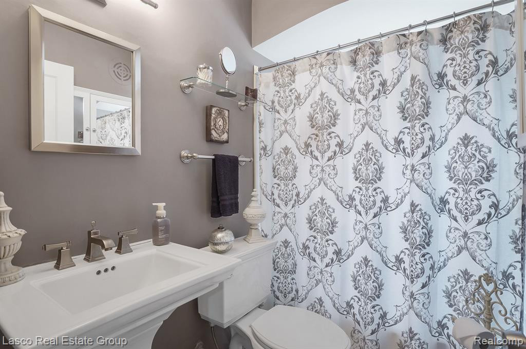 715 N Blair Avenue, Royal Oak, MI 48067 — Photo 16