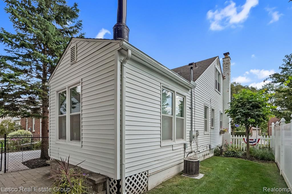 715 N Blair Avenue, Royal Oak, MI 48067 — Photo 26