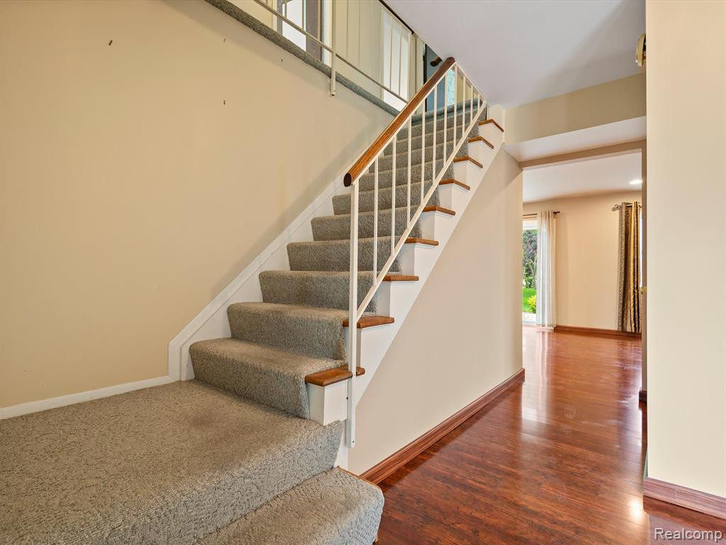 4915 BUTLER Drive, Troy, MI 48085 — Photo 6