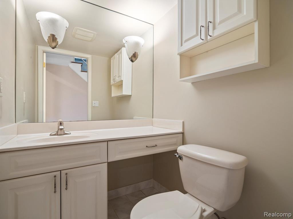 4915 BUTLER Drive, Troy, MI 48085 — Photo 12