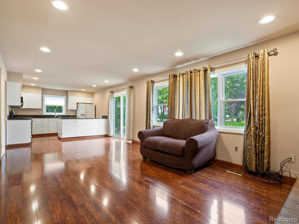 4915 BUTLER Drive, Troy, MI 48085 — Photo 15