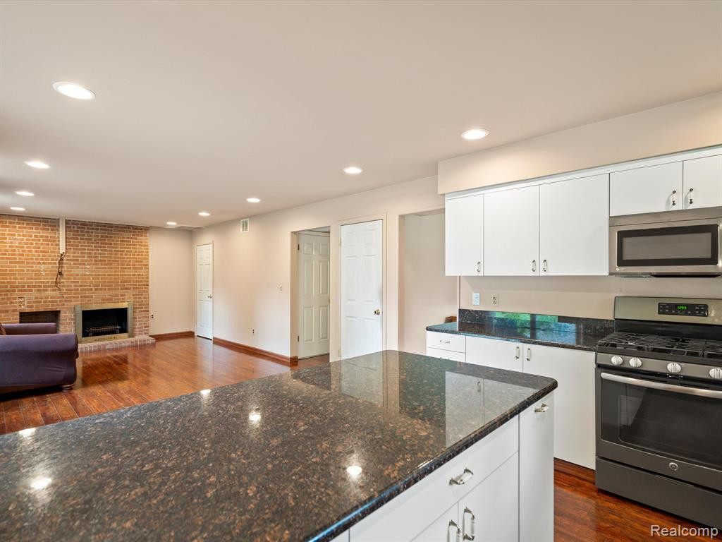 4915 BUTLER Drive, Troy, MI 48085 — Photo 19