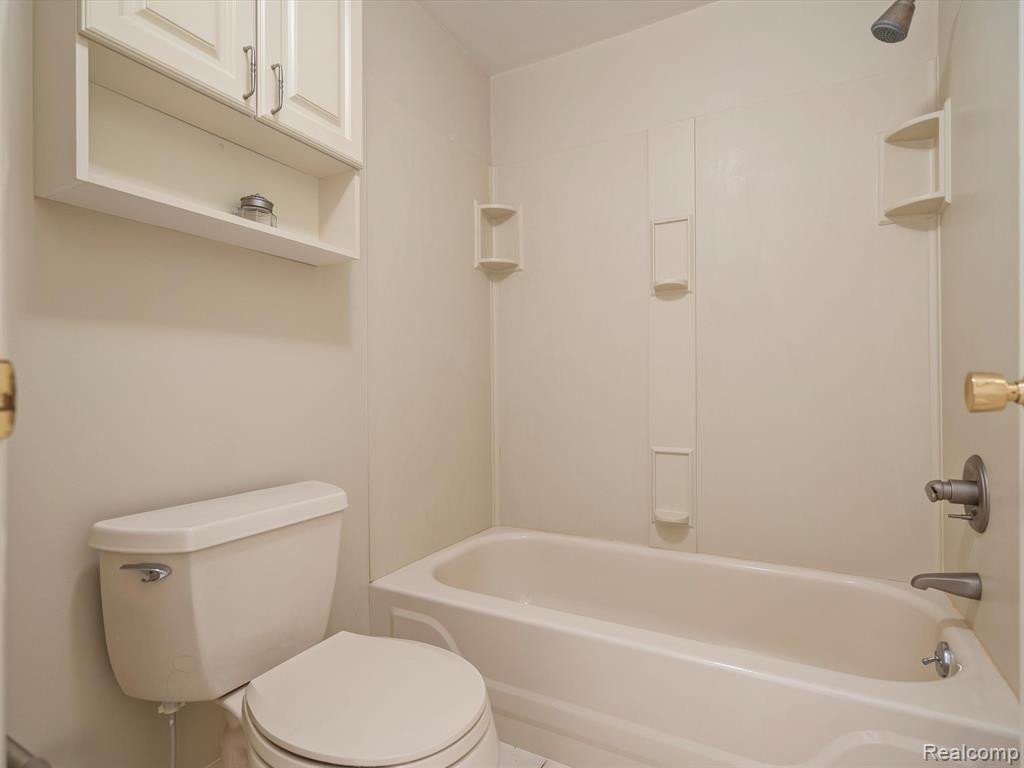4915 BUTLER Drive, Troy, MI 48085 — Photo 22