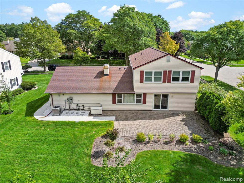 4915 BUTLER Drive, Troy, MI 48085 — Photo 32