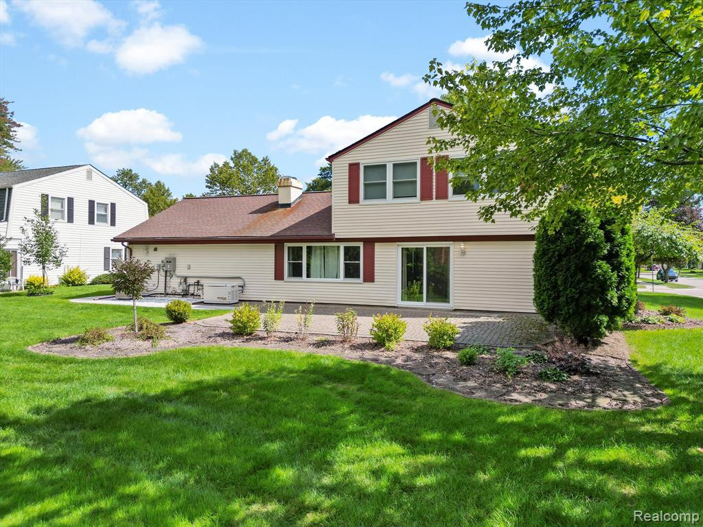 4915 BUTLER Drive, Troy, MI 48085 — Photo 33
