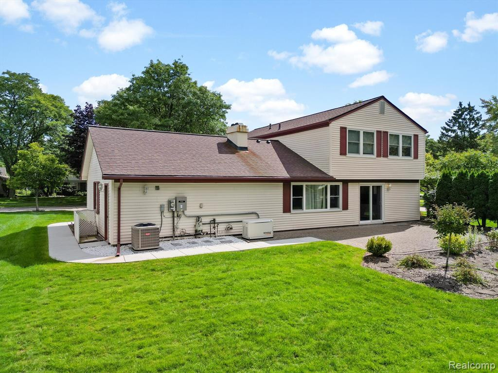 4915 BUTLER Drive, Troy, MI 48085 — Photo 34