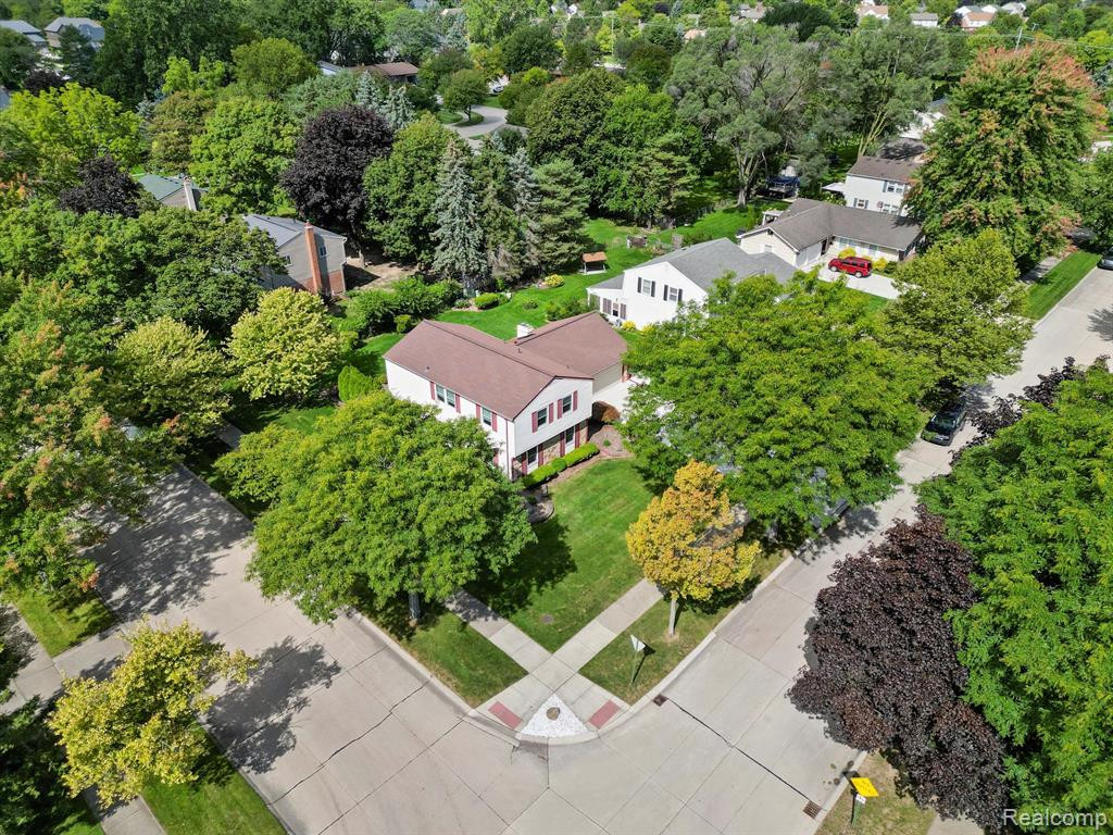 4915 BUTLER Drive, Troy, MI 48085 — Photo 36