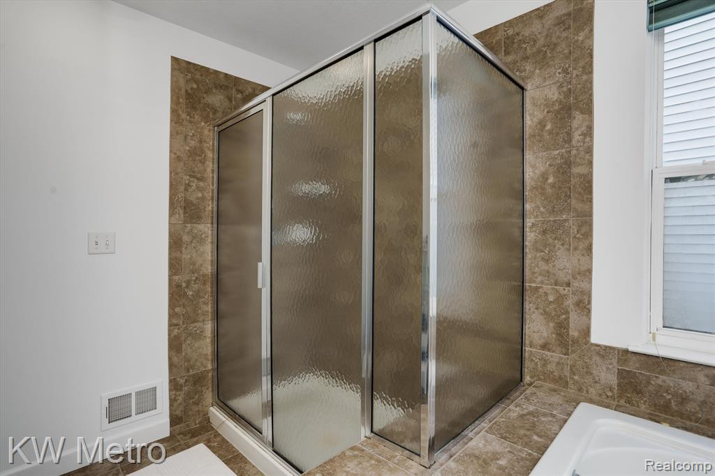 51248 E BOURNE, Novi, MI — Photo 19