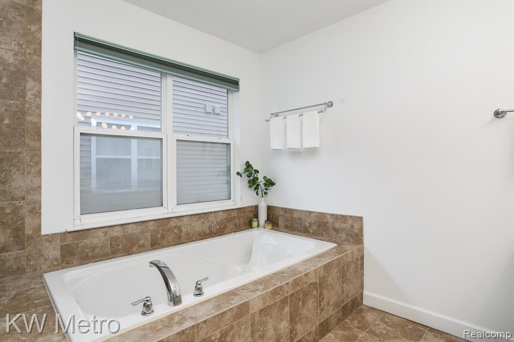 51248 E BOURNE, Novi, MI — Photo 20