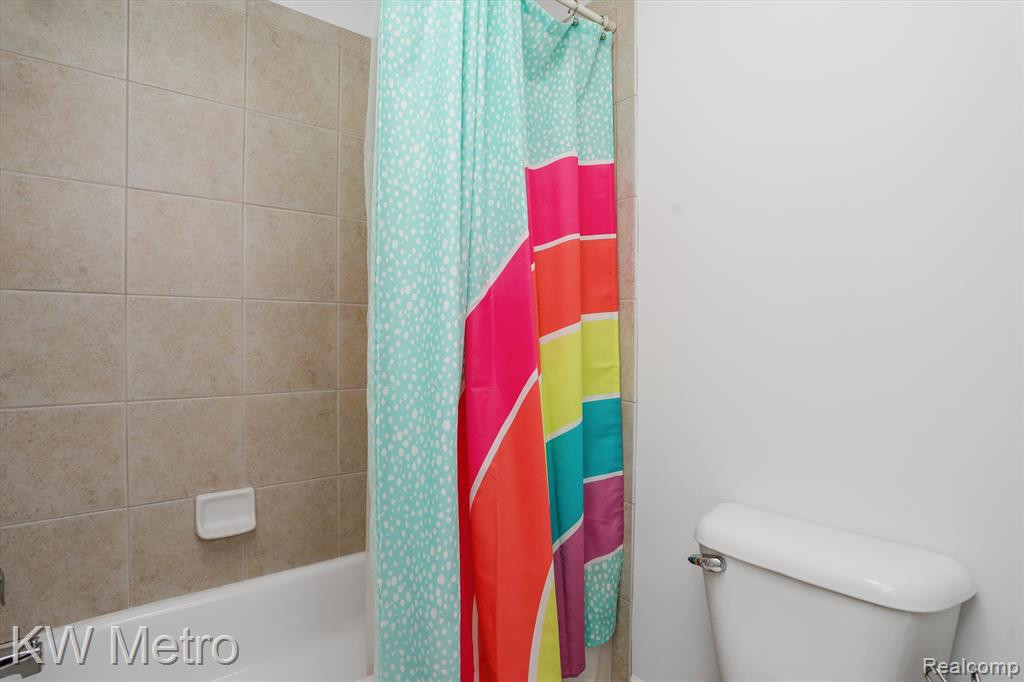 51248 E BOURNE, Novi, MI — Photo 23