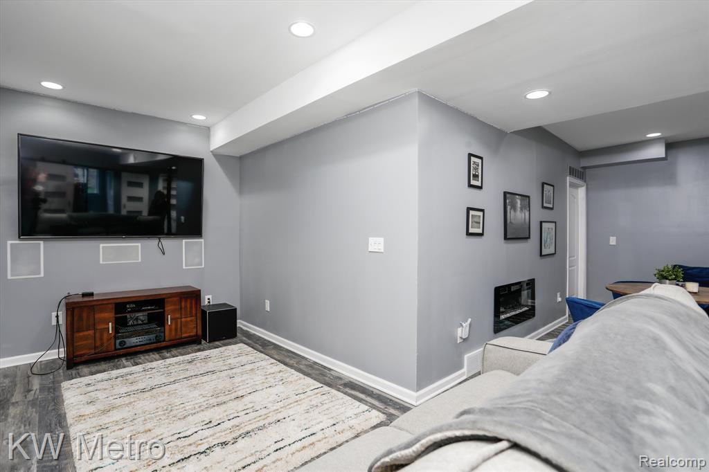 51248 E BOURNE, Novi, MI — Photo 27