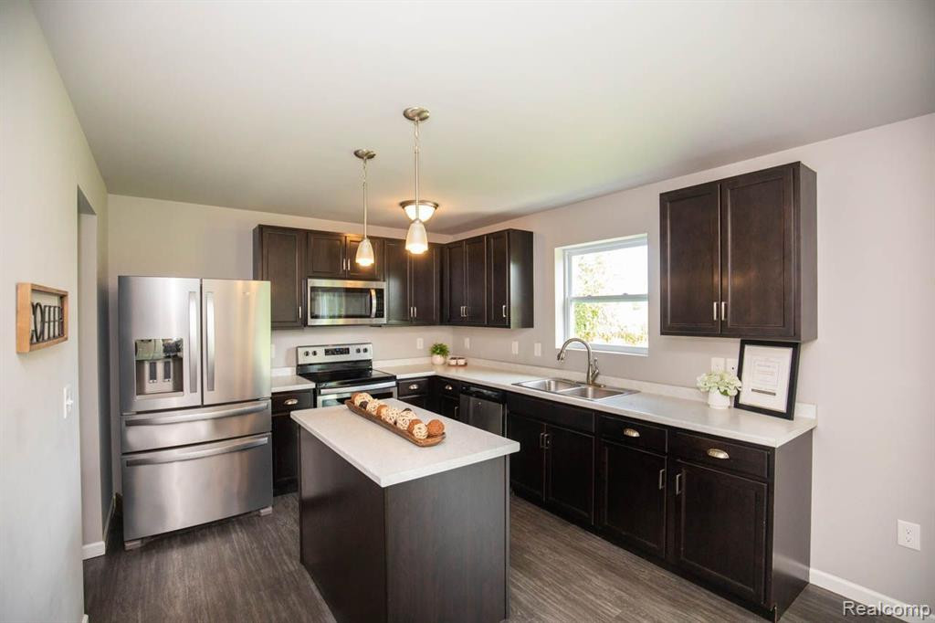 9133 CHAMBORD Drive, Ypsilanti, MI 48197 — Photo 17