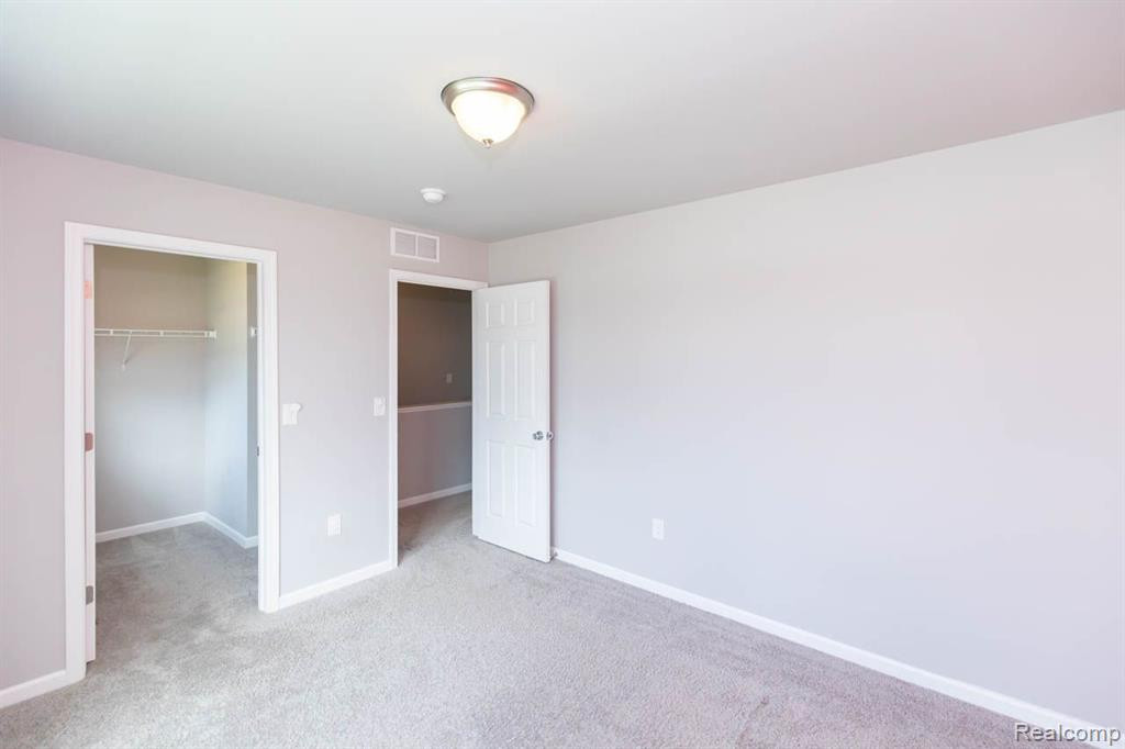 9133 CHAMBORD Drive, Ypsilanti, MI 48197 — Photo 33