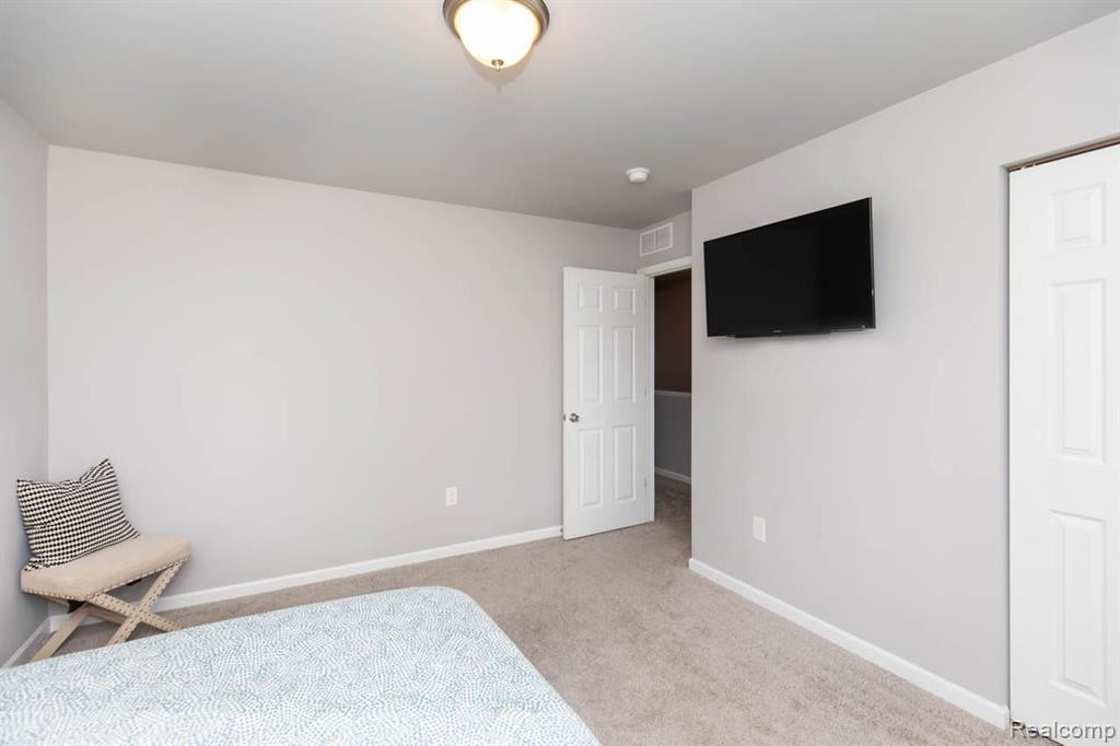 9133 CHAMBORD Drive, Ypsilanti, MI 48197 — Photo 36