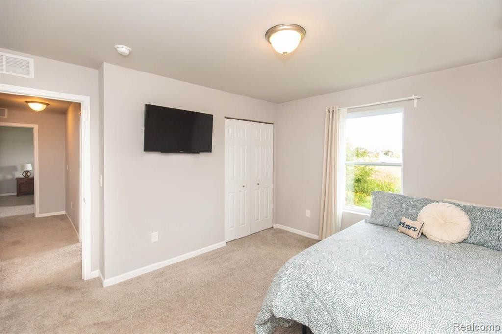 9133 CHAMBORD Drive, Ypsilanti, MI 48197 — Photo 37
