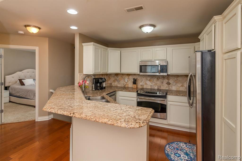 1253 W CRYSTAL Circle, Canton, MI 48187 — Photo 8