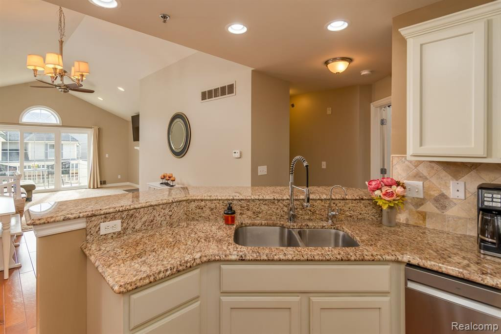 1253 W CRYSTAL Circle, Canton, MI 48187 — Photo 9