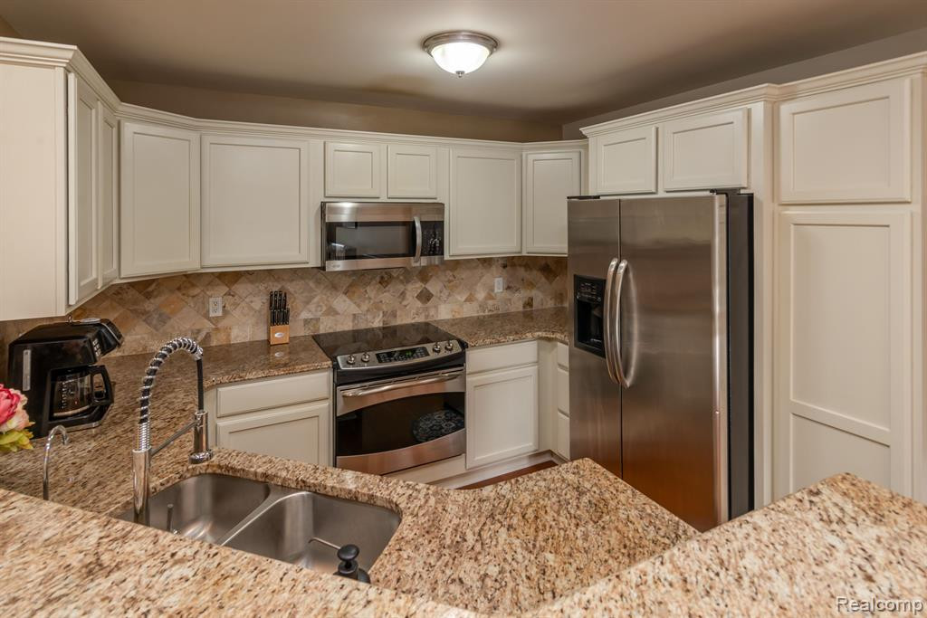 1253 W CRYSTAL Circle, Canton, MI 48187 — Photo 10