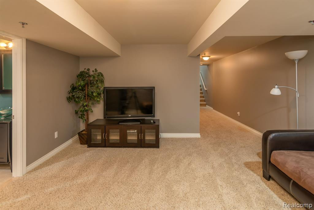 1253 W CRYSTAL Circle, Canton, MI 48187 — Photo 22