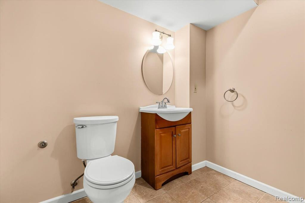 8881 MILLINGTON, Belleville, MI 48111 — Photo 32