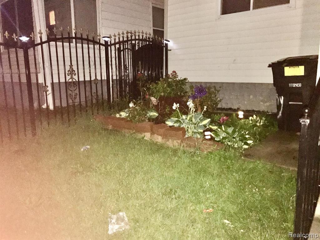6164 DOROTHY Street, Detroit, MI 48211 — Photo 24