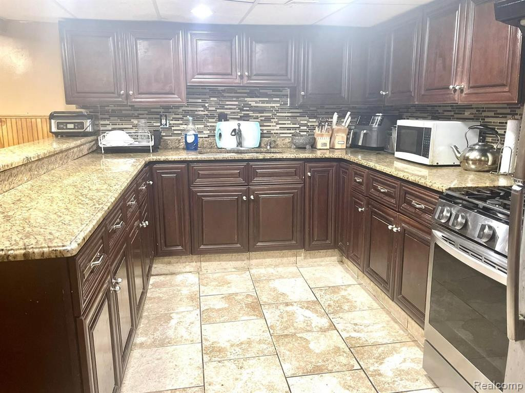 6164 DOROTHY Street, Detroit, MI 48211 — Photo 35
