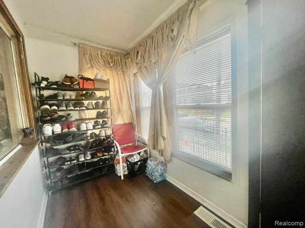 6164 DOROTHY Street, Detroit, MI 48211 — Photo 39