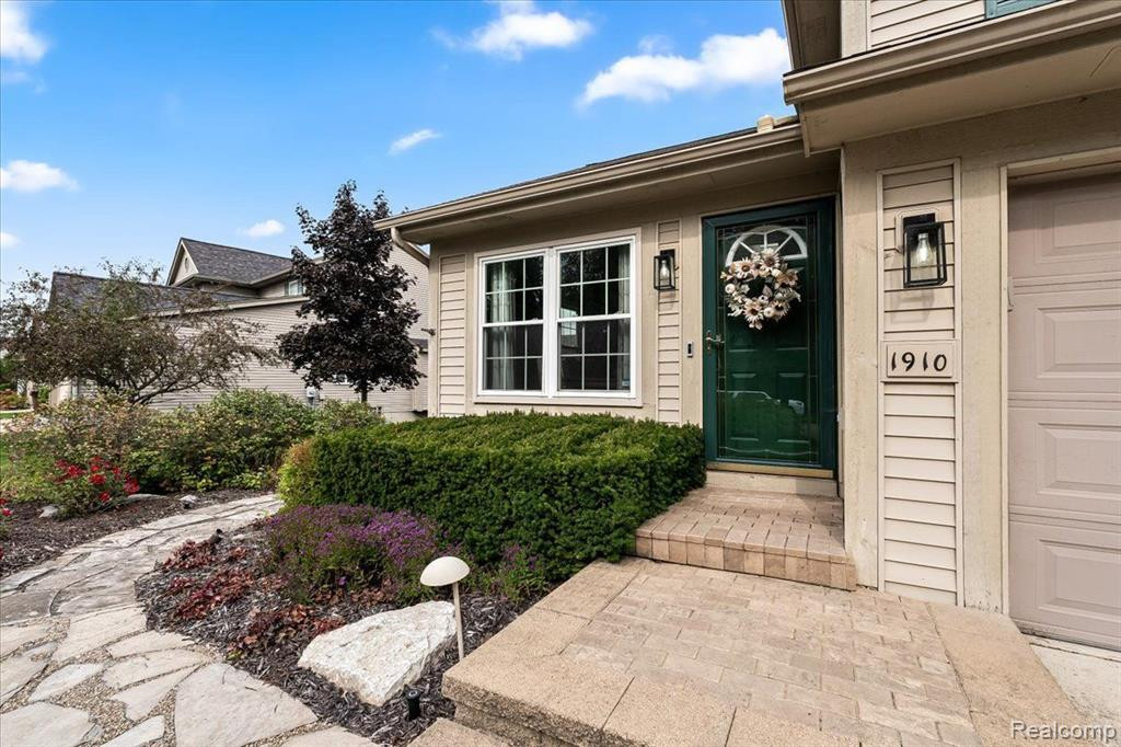 1910 SAVANNAH Lane, Ypsilanti, MI 48198 — Photo 4