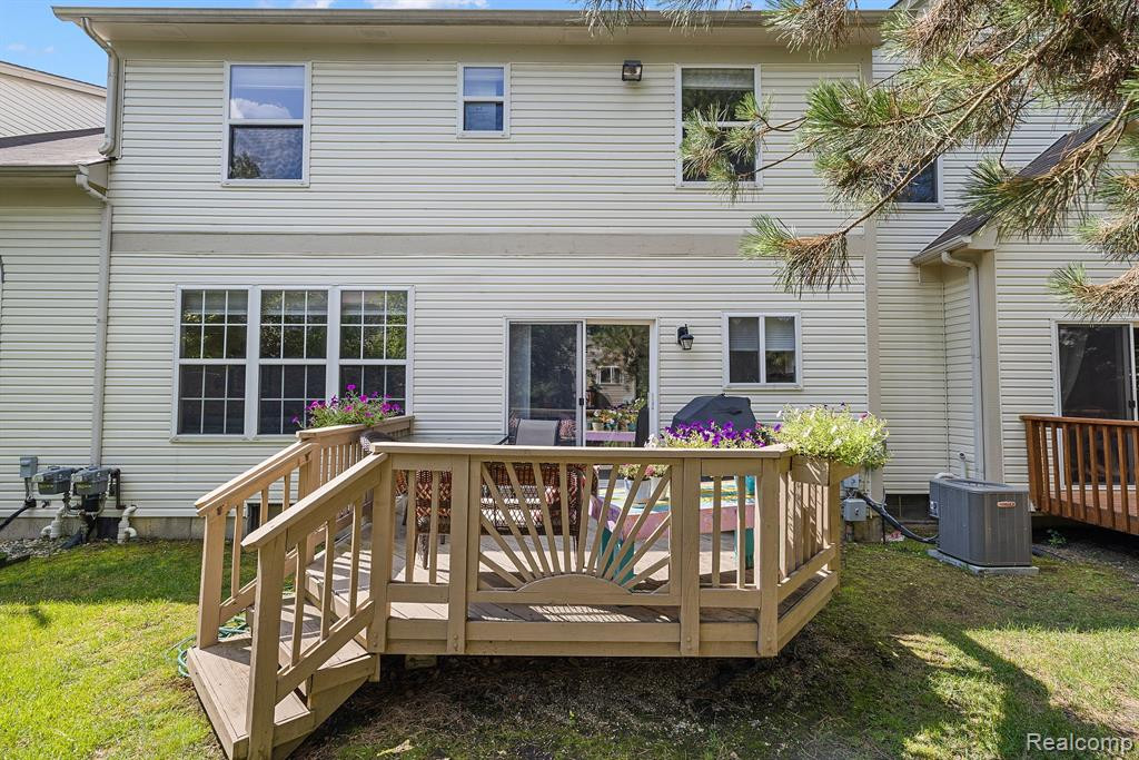 38433 SARATOGA Circle, Farmington Hills, MI 48331 — Photo 3