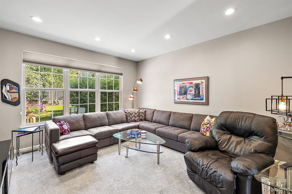 38433 SARATOGA Circle, Farmington Hills, MI 48331 — Photo 5