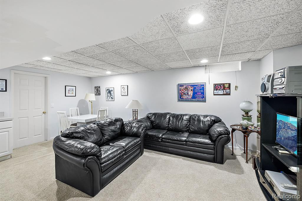38433 SARATOGA Circle, Farmington Hills, MI 48331 — Photo 26