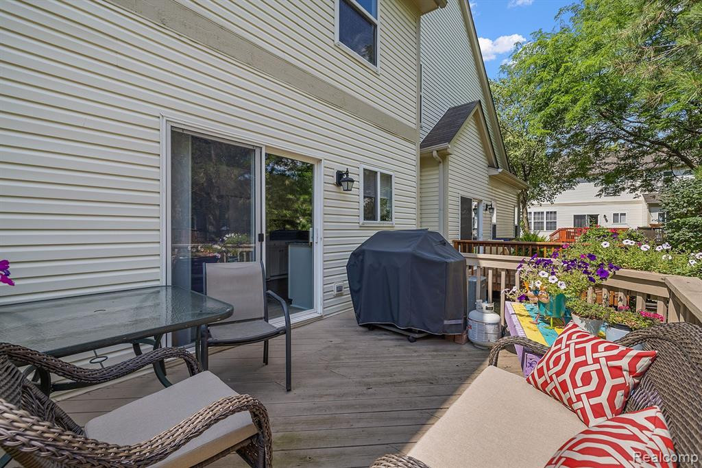 38433 SARATOGA Circle, Farmington Hills, MI 48331 — Photo 29
