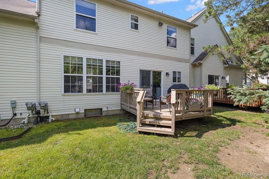 38433 SARATOGA Circle, Farmington Hills, MI 48331 — Photo 30
