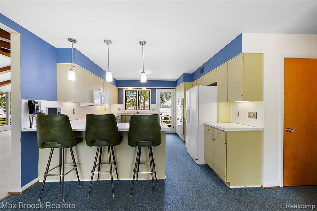4550 DOW RIDGE Road, Orchard Lake Village, MI 48324 — Photo 13