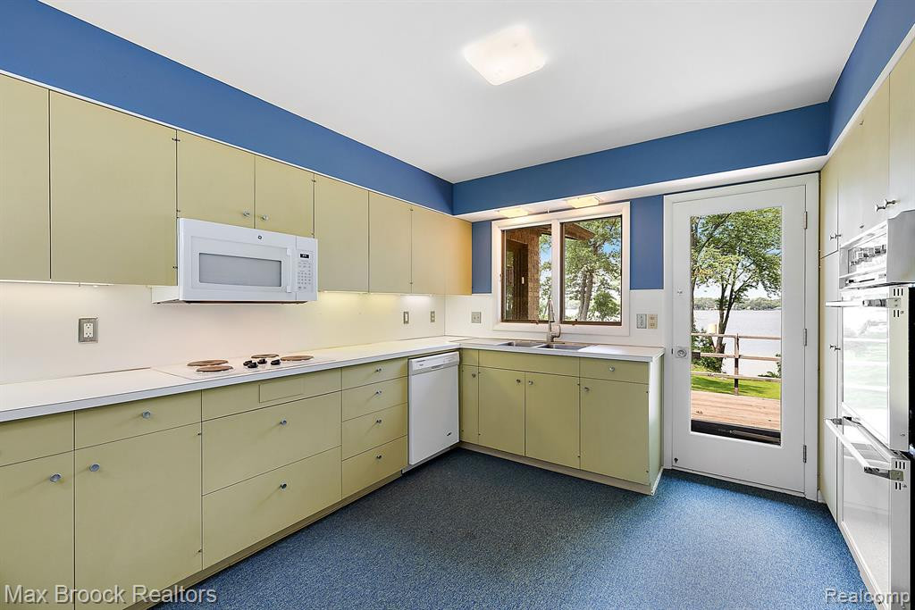 4550 DOW RIDGE Road, Orchard Lake Village, MI 48324 — Photo 14