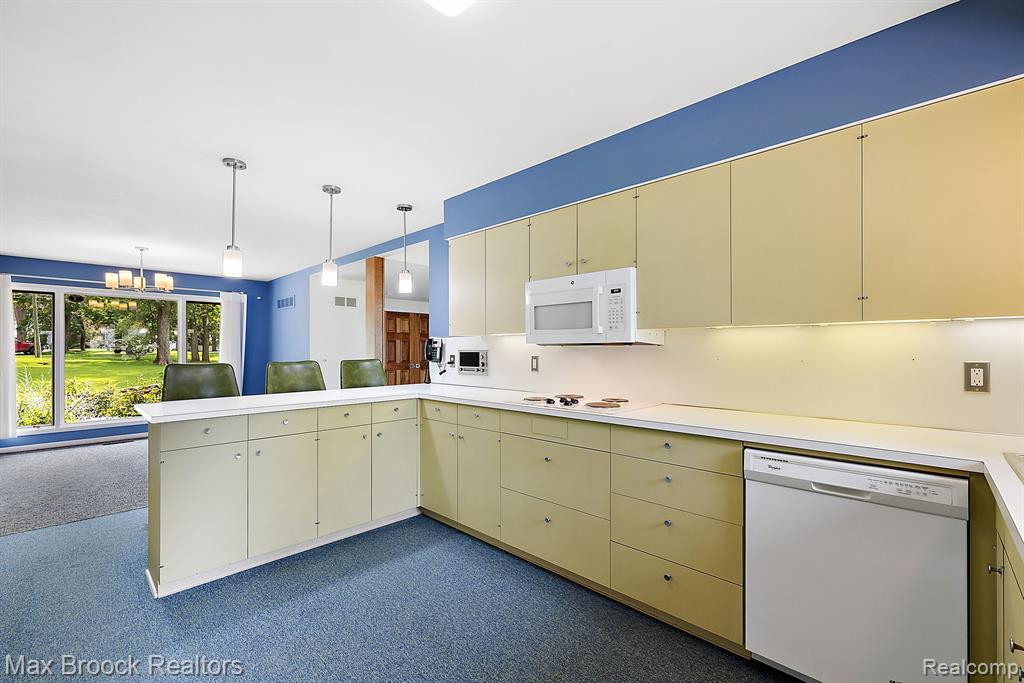 4550 DOW RIDGE Road, Orchard Lake Village, MI 48324 — Photo 15