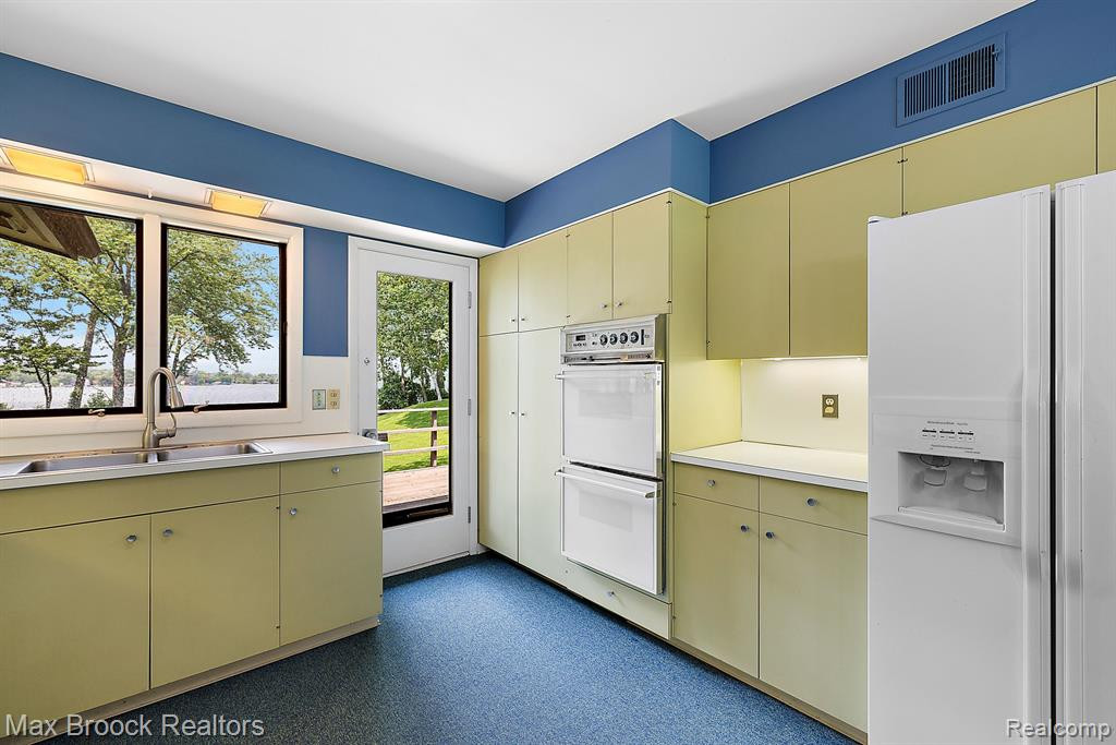 4550 DOW RIDGE Road, Orchard Lake Village, MI 48324 — Photo 16