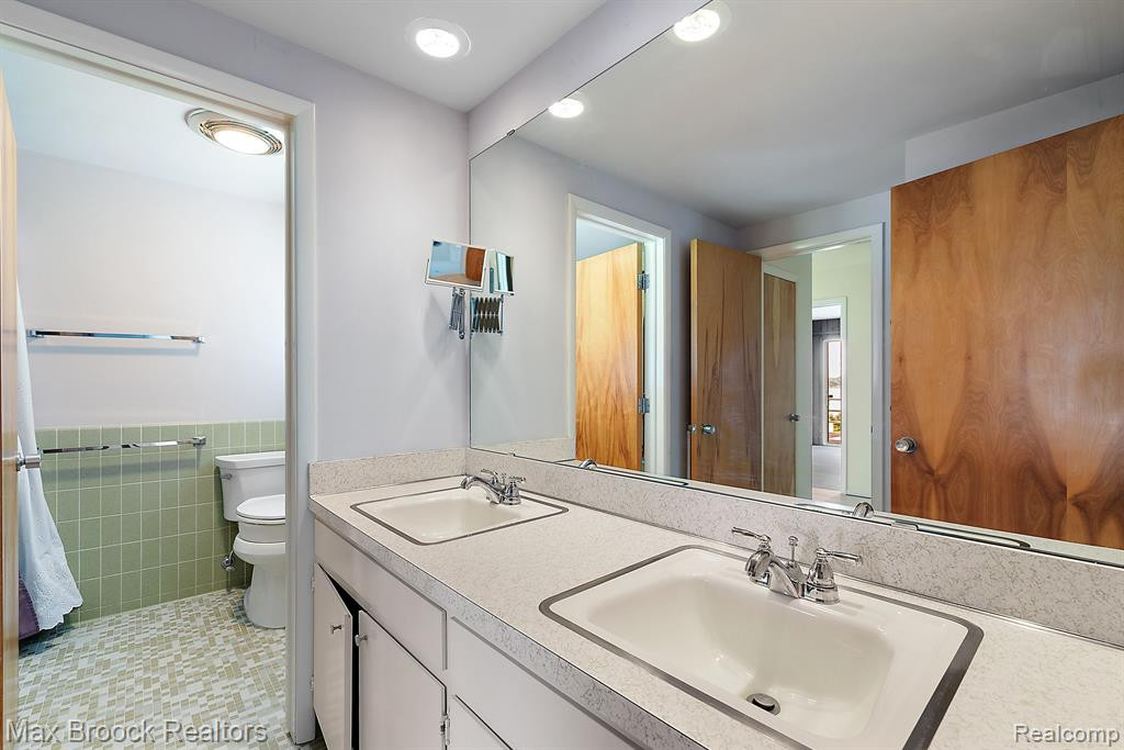 4550 DOW RIDGE Road, Orchard Lake Village, MI 48324 — Photo 25