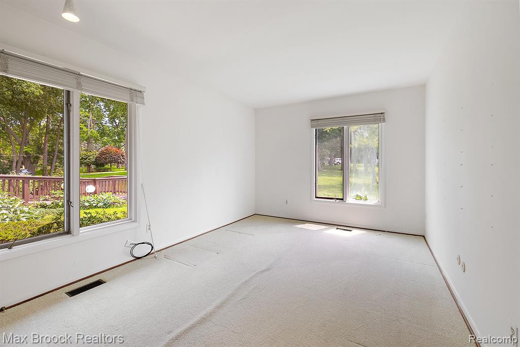 4550 DOW RIDGE Road, Orchard Lake Village, MI 48324 — Photo 31