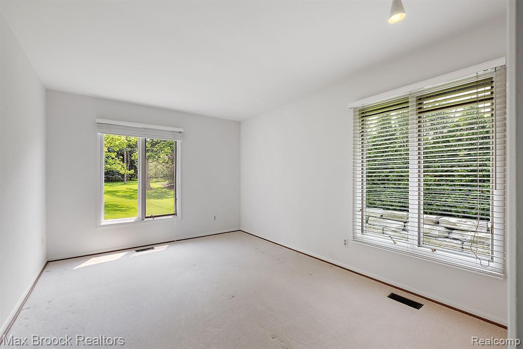 4550 DOW RIDGE Road, Orchard Lake Village, MI 48324 — Photo 33