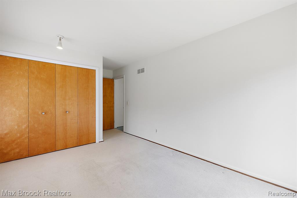 4550 DOW RIDGE Road, Orchard Lake Village, MI 48324 — Photo 34