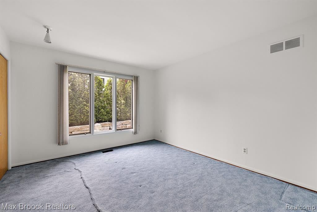 4550 DOW RIDGE Road, Orchard Lake Village, MI 48324 — Photo 35
