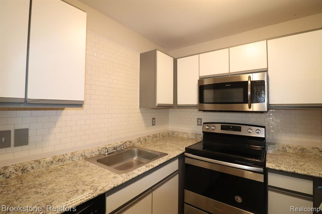 23426 GRAYSON Drive, Southfield, MI 48075 — Photo 6