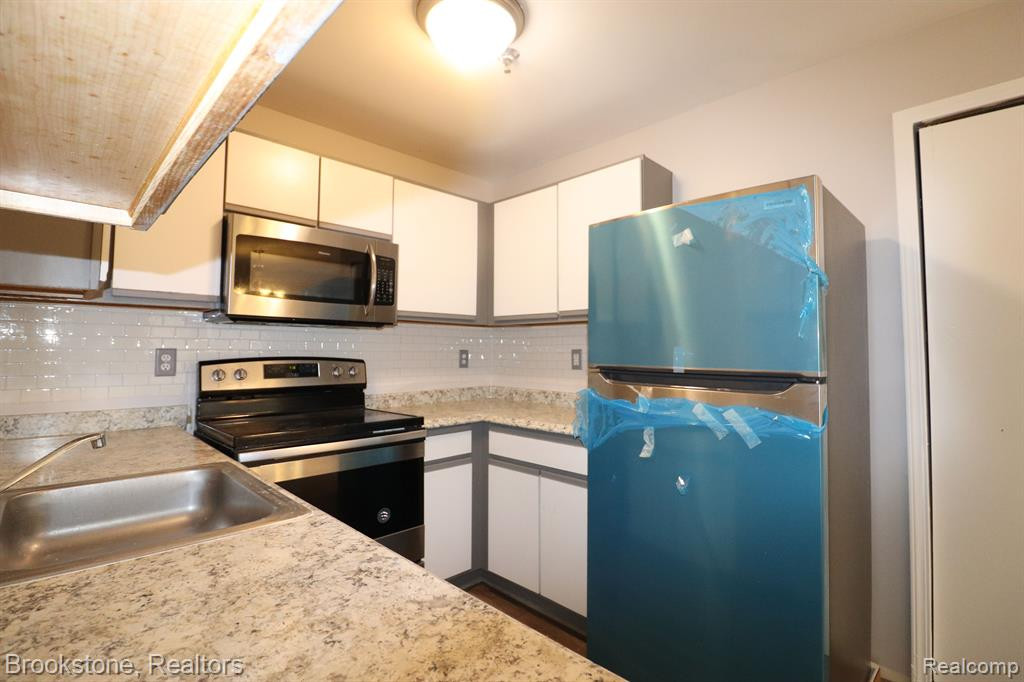 23426 GRAYSON Drive, Southfield, MI 48075 — Photo 7