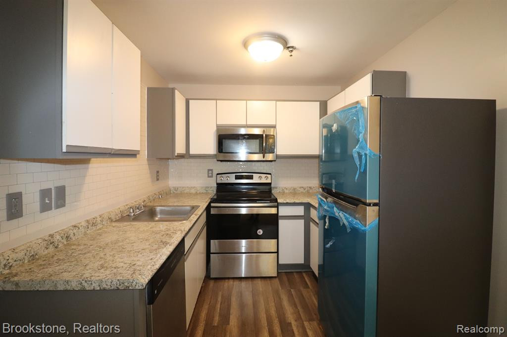 23426 GRAYSON Drive, Southfield, MI 48075 — Photo 8