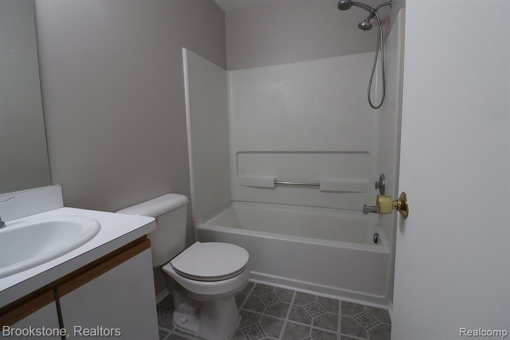 23426 GRAYSON Drive, Southfield, MI 48075 — Photo 10