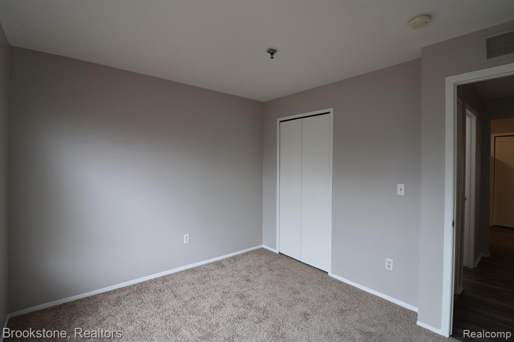 23426 GRAYSON Drive, Southfield, MI 48075 — Photo 13